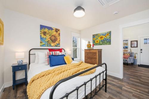 City Park Bungalow Pet Friendly with Dog Run – khách sạn tại Capitol Hill