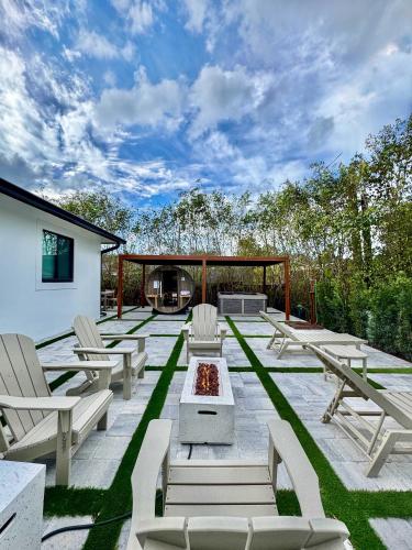 Velvet Bloom Bubbling Spa Retreat With Sauna & Jacuzzi - Caribe