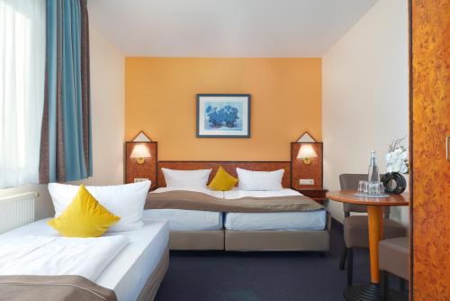 3 twin beds