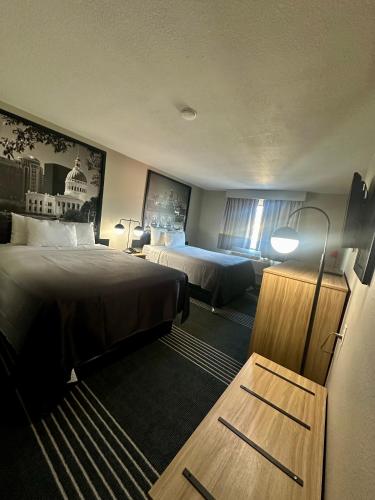 Super 8 by Wyndham Warrenton - image 6