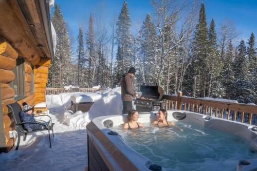 Spa & Pool table - Le Massif in Saint Adolphe D'Howard (QC)