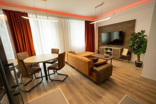 Luxury 19th Floor Condo with Pool, Gym City View – khách sạn tại Usje