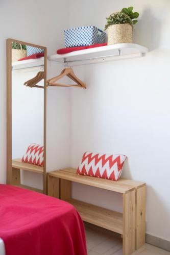 Standard Twin Room with Garden View image 5