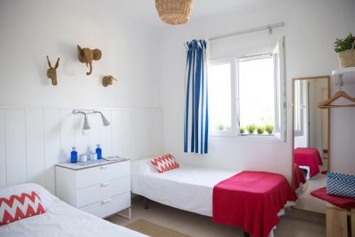 Standard Twin Room with Garden View image 3