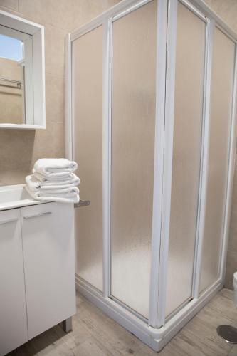 Standard Twin Room with Garden View image 6