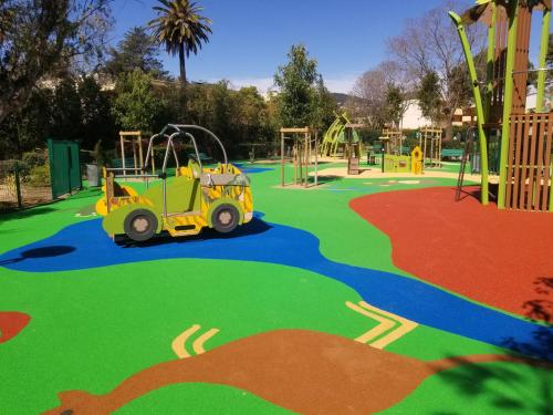 Playground, Hello Cote D'Azur - Spacieux 3 pieces a 5 min des plages a pieds in Avenue de Cannes