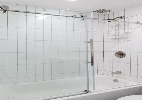 Cozy Studio! Steps to Central Park & Upper E Side! June To Aug 90 Days Stay Required - image 5