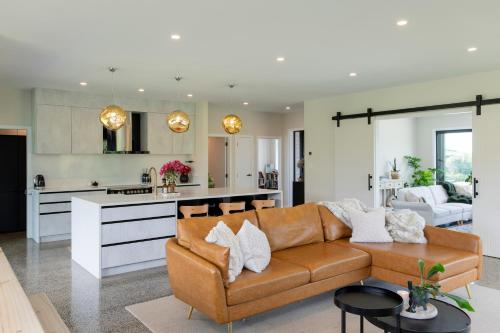 Spacious 5 Bed Home 2 Mins to Beach in Gisborne