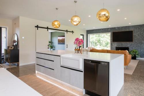 Spacious 5 Bed Home 2 Mins to Beach in Gisborne