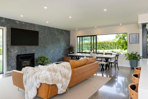 Spacious 5 Bed Home 2 Mins to Beach in Gisborne