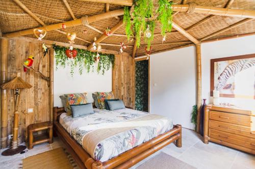 Gîtes Mas des rochers - Case bambou avec Spa - Hôtel - Le Beausset