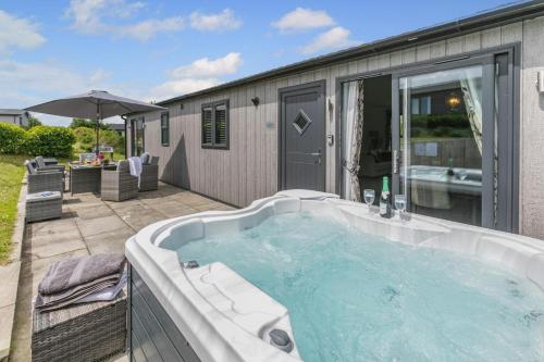 3 bedrooms, 4 beds
