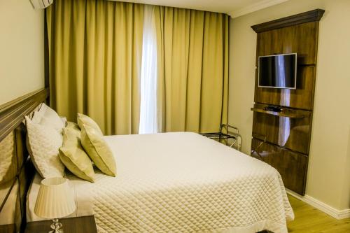 Hotel Gramado Interlaken Hotel Gramado Interlaken is conveniently located in the popular Gramado City Center area. The property offers guests a range of services and amenities designed to provide comfort and convenience. Serv