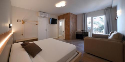 El Cami Hotel in แคมบริลส์