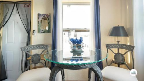 Komffy Waterfront Studio w/King Bed & Free Parking in Hollywood, USA