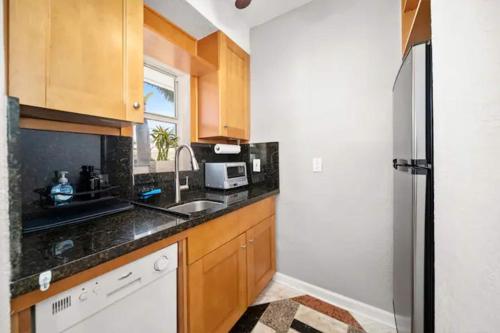 Komffy Intercoastal retreat King Bed, Free Parking in Hollywood, USA