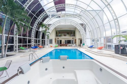 Armored luxury PH, Jacuzzis, Pool, Butler & Art
