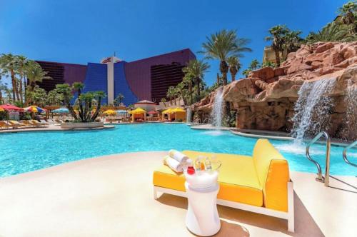 Masquerade Tower at Rio Hotel & Casino by Suiteness - image 12