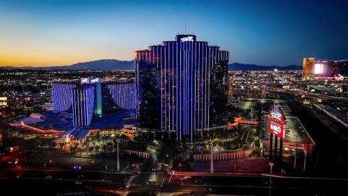 Masquerade Tower at Rio Hotel & Casino by Suiteness - image 4