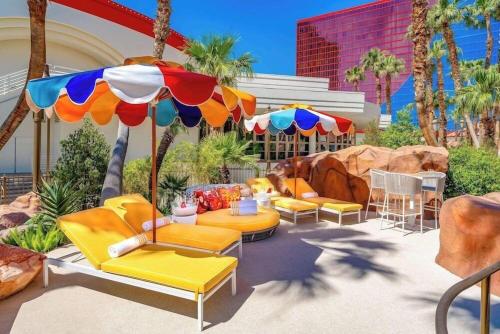 Masquerade Tower at Rio Hotel & Casino by Suiteness - image 7