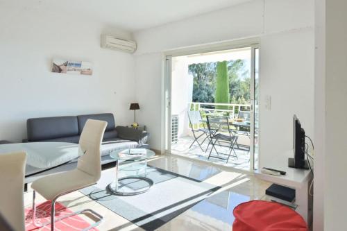Résidence 2p Avec Terrasse, Vue Mer, Piscine Et Parking - 2P avec terrasse, vue mer, piscine et parking MAE-1723