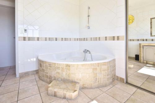 Shower, Residence Maison Avec, Piscine & Vue Mer - Antibes - Maison avec, piscine & vue mer - Antibes MAE-23 in Maure