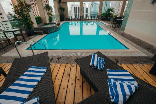 Swimming pool, City Garden Hotel Makati in Manila