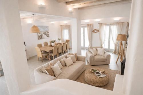 Aelia Paros Beachfront Villas in 派洛斯