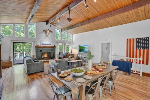 Létesítmények, Private Lakefront with Pool, Hot Tub, Firepit, Pets in Bushkill (PA)