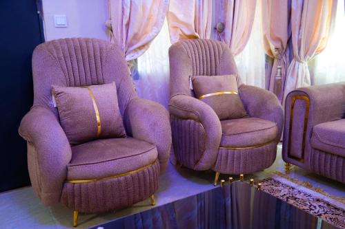 ห้องส่วนกลางสำหรับนั่งเล่น/ดูทีวี, Nafik Suites in ยอส
