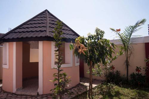 สวน, Nafik Suites in ยอส