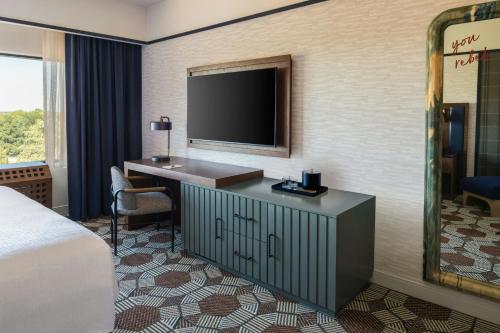 Holiday Inn Charlotte University an IHG Hotel - image 6