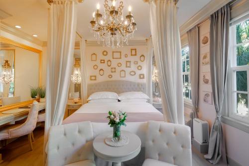 Hemingway Suites at Palm Beach Hotel Island in Palm Beach, USA