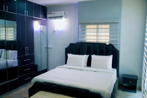 Nafik Suites in ยอส