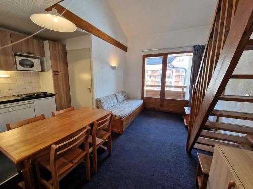 Résidence Le Cervin - Appartement 6 personnes en duplex MAE-1013 – khách sạn tại La Plagne