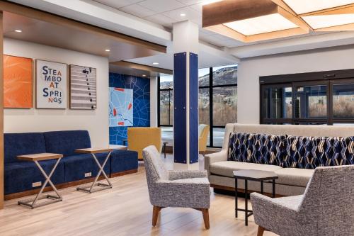 外部景觀, Holiday Inn Express & Suites Steamboat Springs in 斯廷博特斯普林斯市中心