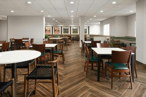 Fairfield Inn & Suites by Marriott Newark Liberty International Airport - image 27