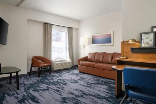 Fairfield Inn & Suites by Marriott Newark Liberty International Airport - image 5