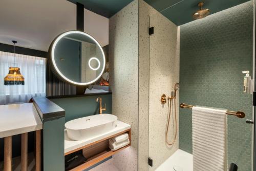 room detail thumbnail 2