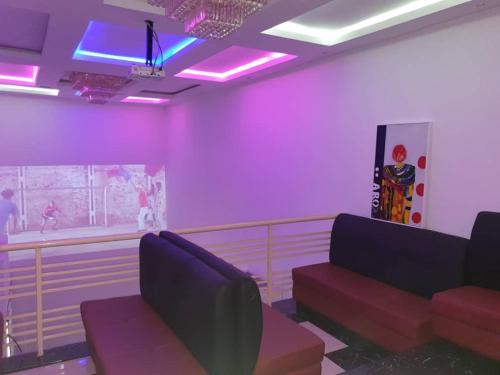 Axion Hotel in אוורי