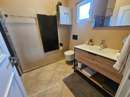villa yvonne,private pool,private parking 1,7 km from the beach 3