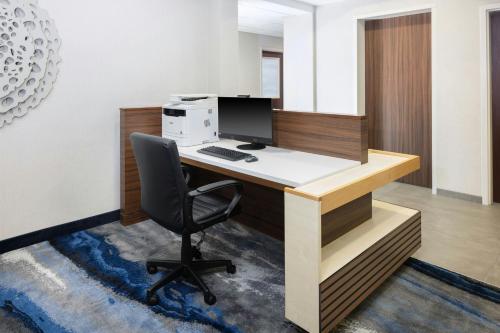 Fairfield Inn & Suites by Marriott Jacksonville Airport - image 5