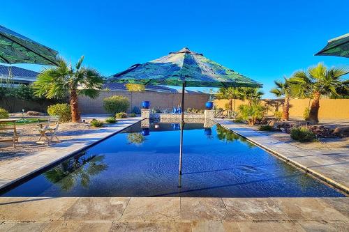 泳池, Desert Oasis Retreat , Heated Pool , Pet Friendly! in 古德伊爾