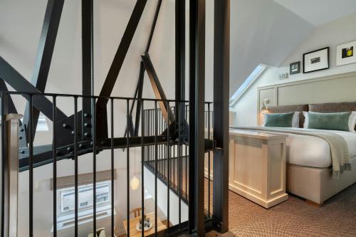 room detail thumbnail 1