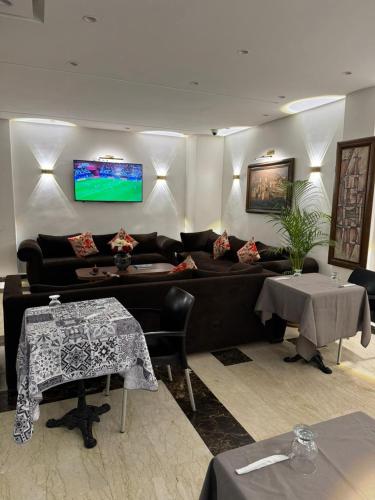 Shared lounge/TV area, Hotel Majestic Rabat Centre in Rabat