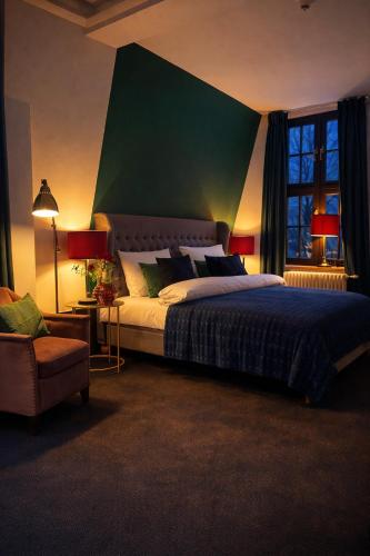 room detail thumbnail 2