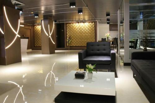 Exterior view, Leelawadee Resotel Raminthra 23 near Wat Phrasimahatahd