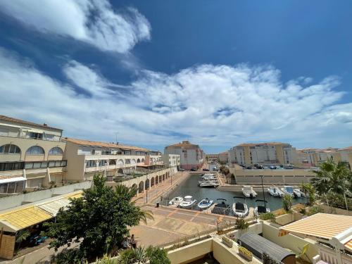T2 climatisé avec loggia à 500 m de la plage - FR-1-338-629