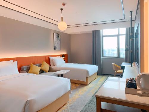 room detail thumbnail 2