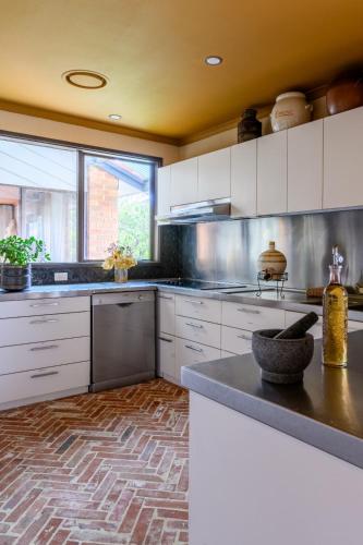Tuscan Farmhouse in Don Valley